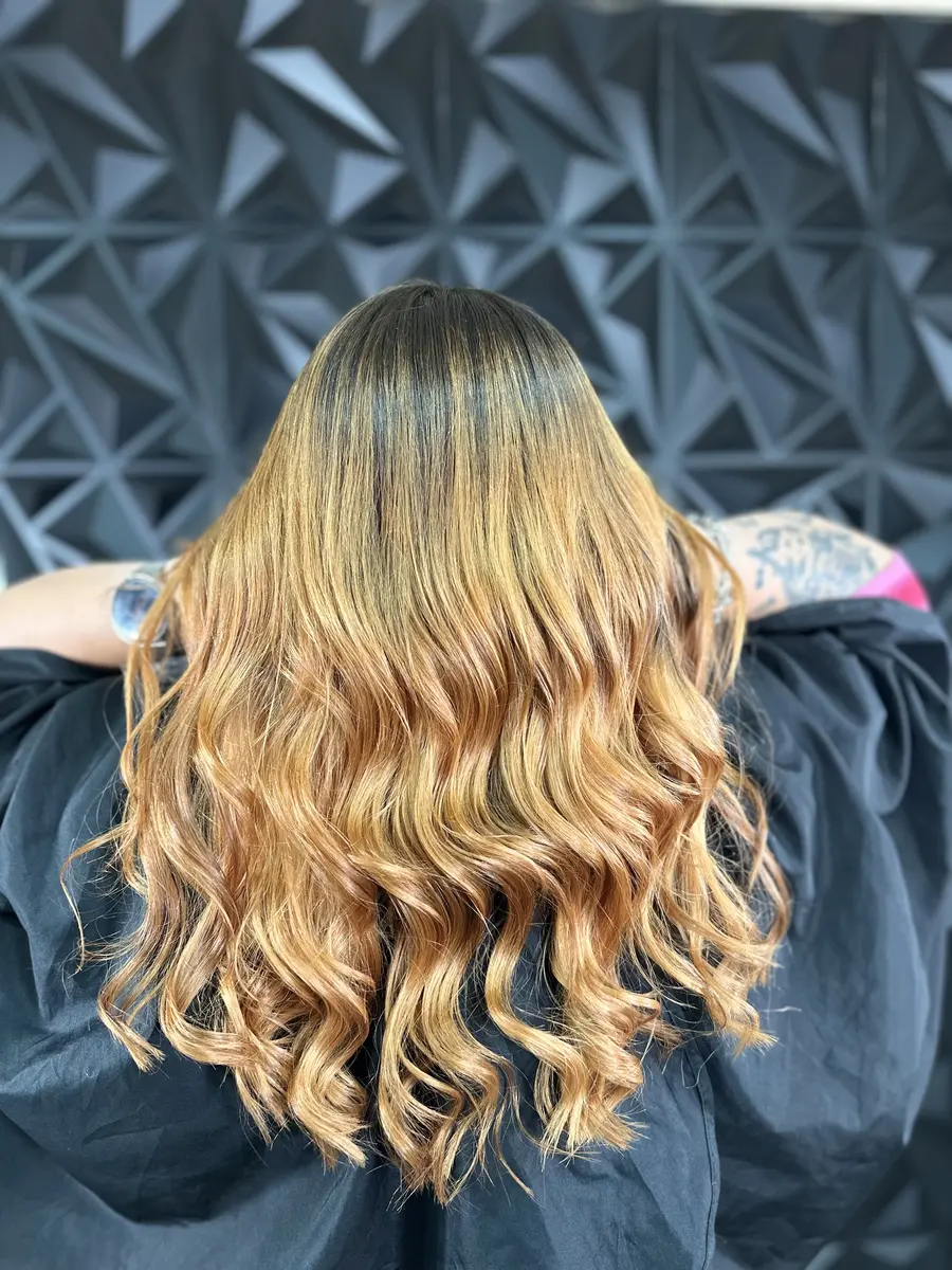 Professionelle Haarverlängerung mit Extensions